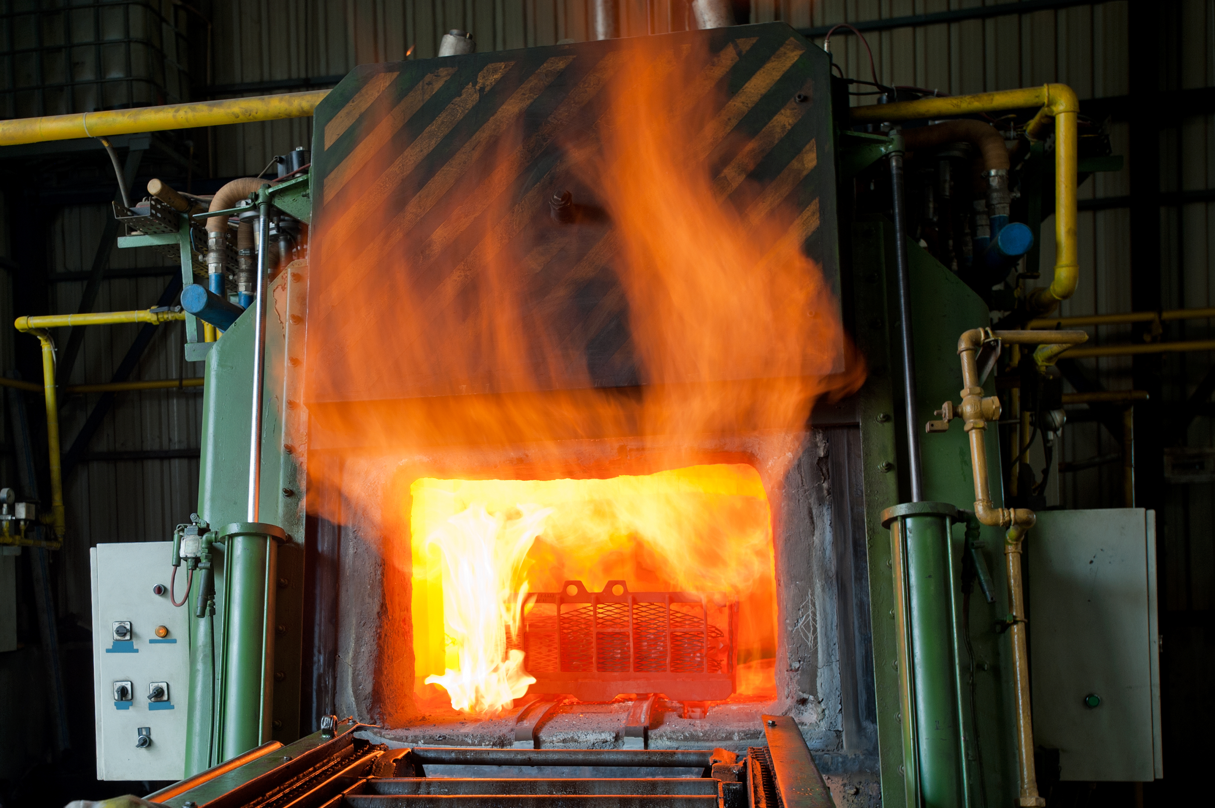 Сжигание стали. Термическая печь ТВЧ 237m. Термическая печь для закалки металла. Печь для термообработки металла Промышленная. Термо 3000 термообработка металла.